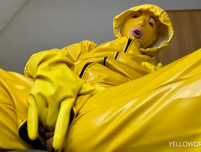 Download: Yellowdreamcap - Gelb muss sein …Heute mal wieder geil in gelbem PVC, Gummi und Latex Regenkleidung