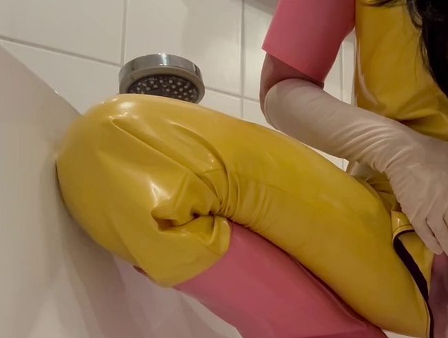 Download: Yellowdreamcap - Magst du mir beim pissen zuschauen?