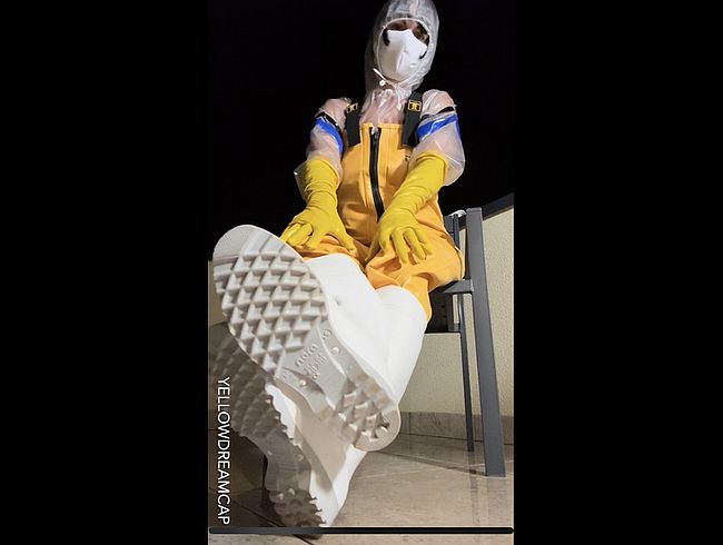 Download: Yellowdreamcap - Ich versüße mir den regnerischen Abend mit PVC und Gummikleidung im Freien