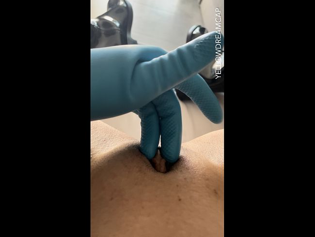 Download: Yellowdreamcap - Schön verwöhnt mit Gummihandschuhen in Gummistiefeln