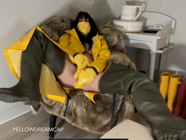 Download: Yellowdreamcap - Mit meinem gelben Regenmantel und den hohen Waders in meinem Sex-Sessel