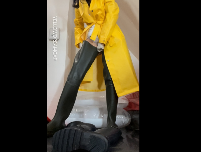 Download: Yellowdreamcap - Geiles feeling mit meinen großen Gummihandschuhen in der Fotze und Watstiefeln