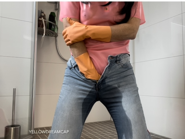 Download: Yellowdreamcap - Meine Pisse kriecht in die Jeans und bis in die Gummistiefel. Daran kann ich mich so richtig aufgeil
