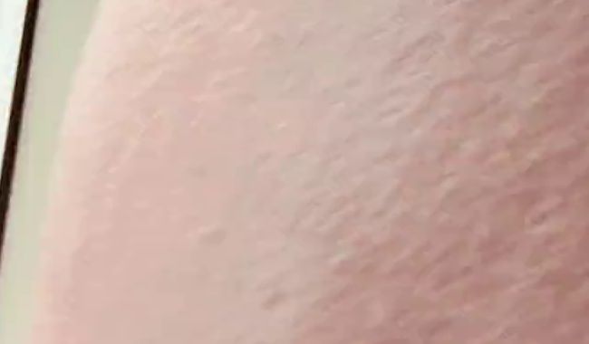 Download: YourHottieGirl - Geiles Stück besorgt sich hart auf der Fensterbank mit fetten Dildo am helligen Tag und stöhnt laut