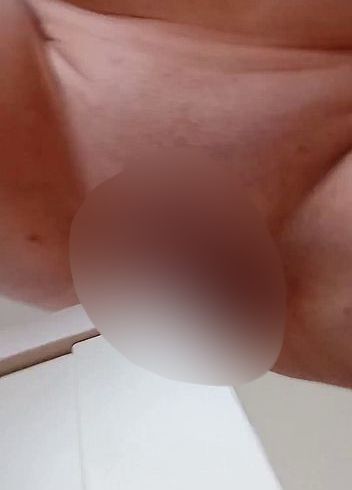 Download: YourHottieGirl - Muschi an der Tischkante gerieben , bis es saftet ... danach Reinigung Zahnbürste