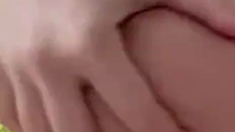 Download: Yourdreamgirl179 - Ich spiele mit meinen Brüsten.