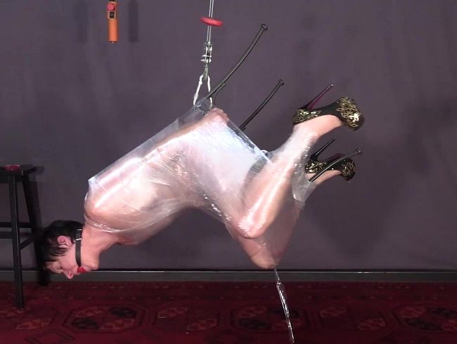Download: YvetteXtreme - Folien Bondage auf dem Stuhl