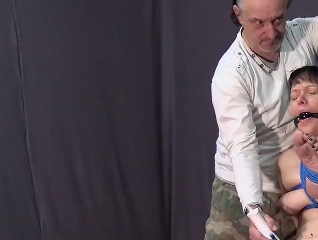 Download: YvetteXtreme - Bondage Session - Mit Knebel und Magic Wand zum Orgasmus