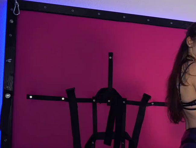 Download: Zara-Bizarr - Verdiente Strafe – Versohlt auf dem Strafbock & genommen mit dem Strapon