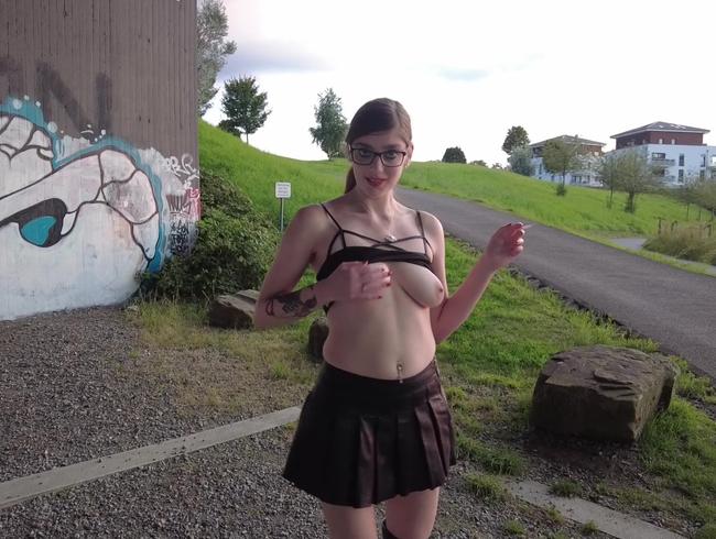 Download: Zara-Bizarr - Zu öffentlich - beim Pissen erwischt worden