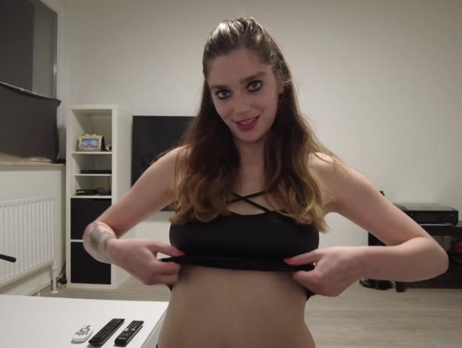 Download: Zara-Bizarr - Mietverzug - XXL Facial Cumshot vom Vermieter!