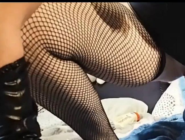 Download: Zickenpussy - Zickenpussy hat keine chance gegen das blaue bad dragon Monster 01.