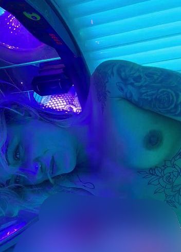 Download: ZoeyLinn772 - Sex Spielzeuge mit ins Solarium , alleine ist doch auch langweilig