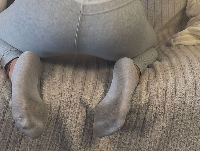 Download: ZoeyLinn772 - Süße Füße in DRECKIGEN Söckchen