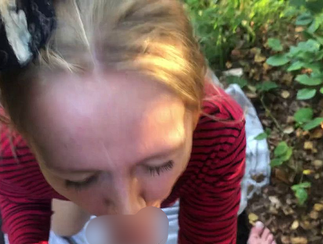 Download: Zoey_Cum - Zoey bläst dicken Schwanz tief und bekommt Cumshot