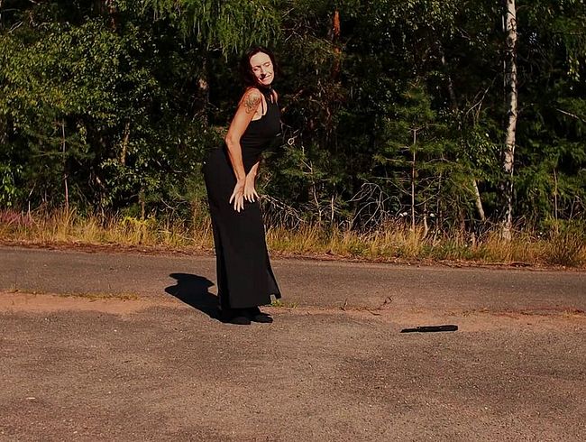 Download: Zora-Enn - Verführerische Outdoor-Diva - Zora Enn lässt die Hülle fallen...