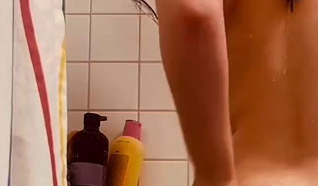 Download: Zuckerwuerstchen00 - Duschspaß im Krankenhaus ??