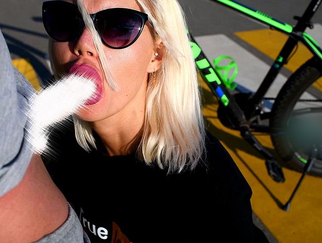 Download: _Crystal_Milf_ - Ich habe mitten auf einer Kreuzung einen Schwanz gelutscht.