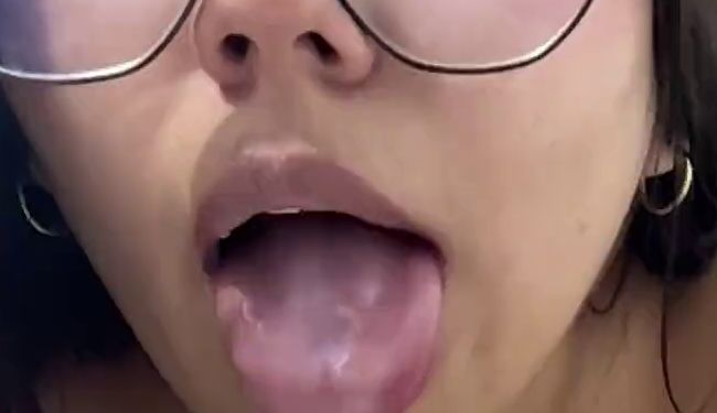 Download: abbyyyy - Spritz mir in den Mund