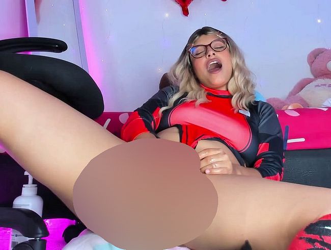 Download: alejaharker - Ladypool spielt mit ihrem Dildo