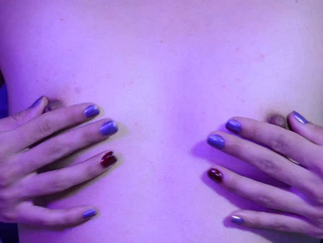 Download: alesaRicy - Brüste ganz nah an deinem Gesicht