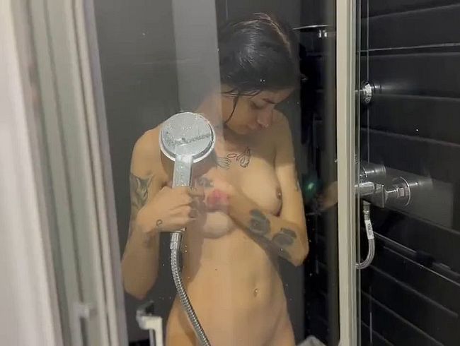 Download: alexateen0 - Enjoying shower alone?