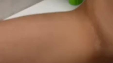 Download: alexateen0 - Ich habe gepinkelt, ich habe mich beim Pinkeln und Ausziehen gefilmt, Teil 3