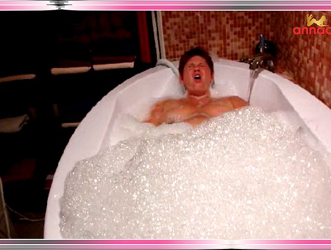 Download: annadevot - Immer rein in die geile Muschi