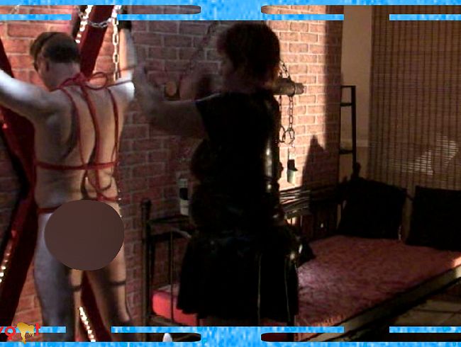 Download: annadevot - LadyAnna mit Lustsklave in Aktion