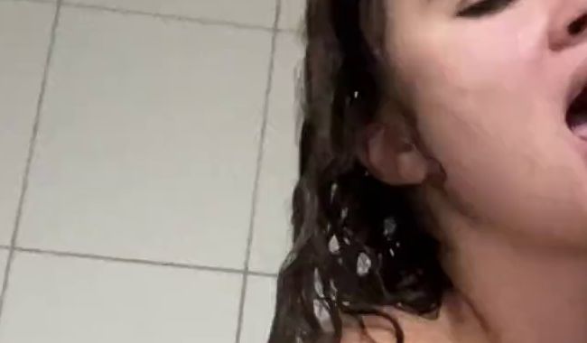 Download: avaexklusiv - Sieh zu wie ich blase , dass könnte dein schwanz sein