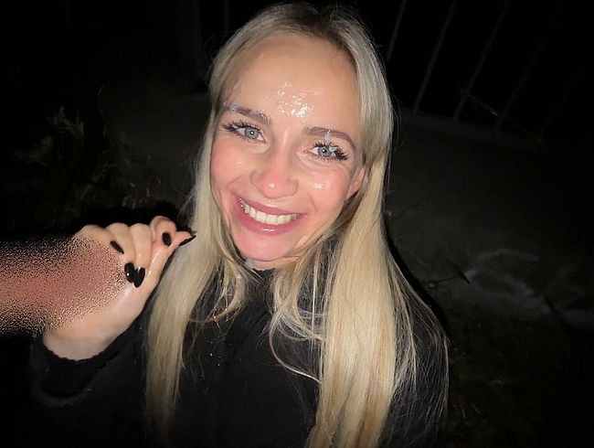 Download: baebaezoe - Outdoor Deepthroat mit Gesichtsbesamung