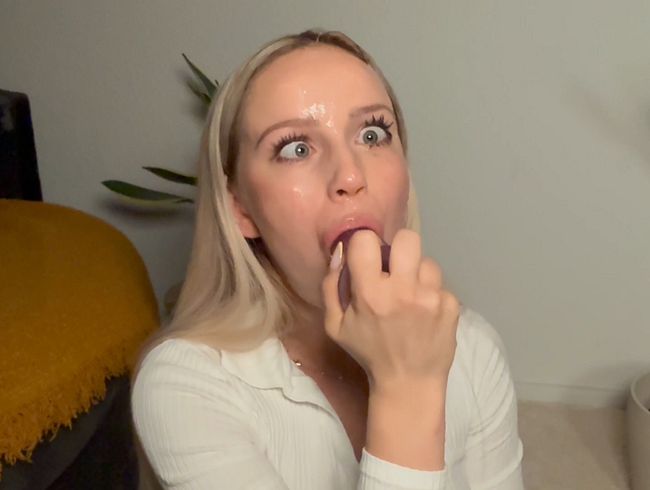 Download: baebaezoe - Rachen-Training mit Dildo