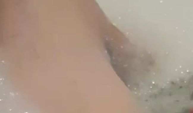 Download: bavariabull - Schaumbad deluxe, sanfte Haut, geil gewichst. Hengstschwanz