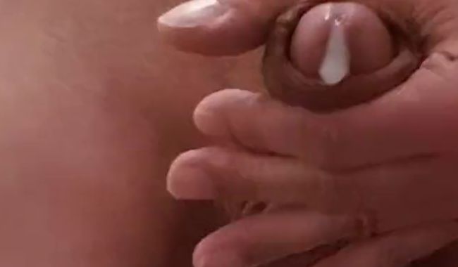 Download: bavariabull - Völlig ungehemmter Selbstfick mit Abspritzgarantie