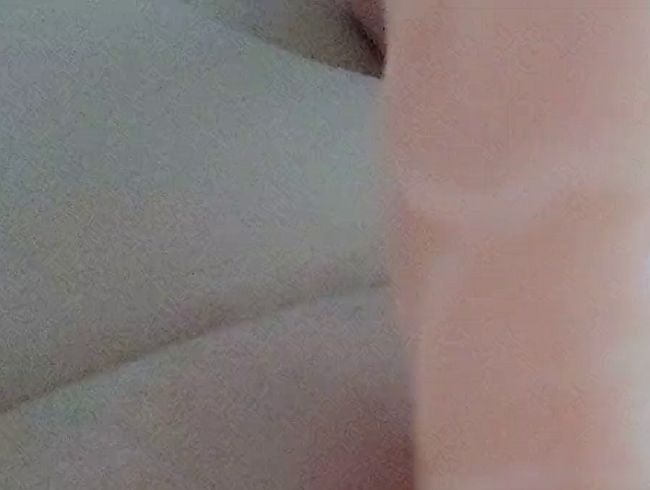 Download: bbw_93 - Großer Dildo in enger nasser Pussy. Er passt kaum rein, aber ich brauche das gelegentlich