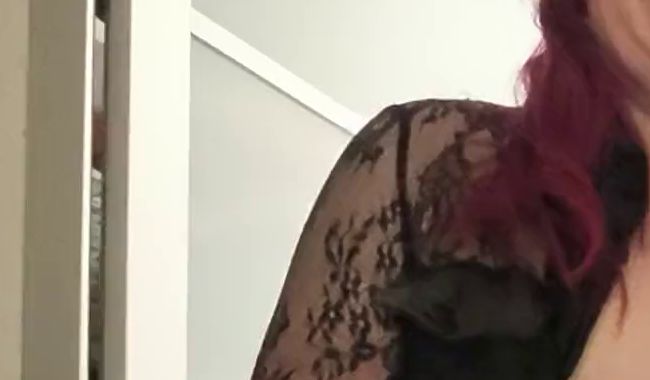 Download: bbw_93 - Neues Dessous Kleid entspannt vor der Kamera prasentiert