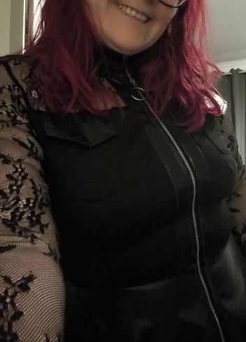 Download: bbw_93 - Neues Dessous Kleid entspannt vor der Kamera prasentiert