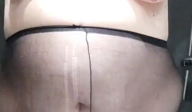 Download: bi-erotic - Es läuft einfach, squirten geil nass alleine im Hotel