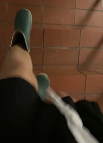 Download: blackforesttscent - In der Waschküche untern Rock gefilmt