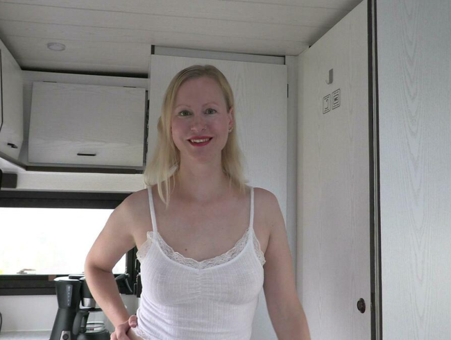 Download: blondehexe - POV Fick im Wohnmobil! HOFFENTLICH HAT DAS KEINER BEMERKT!