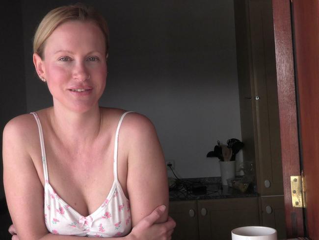 Download: blondehexe - Noch keiner im Schwimmbad, dann wird gefickt!