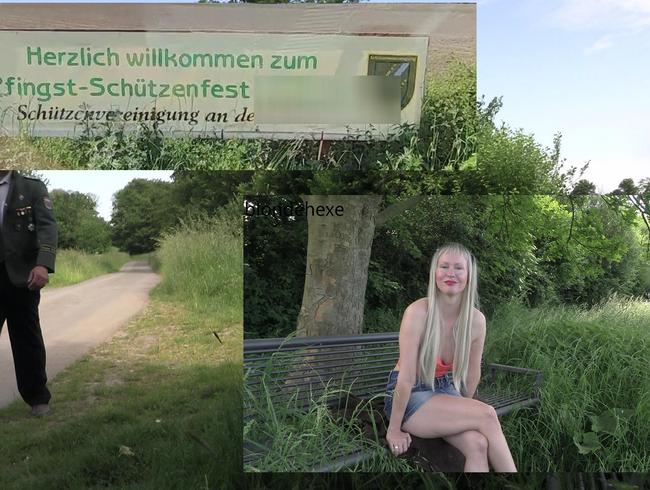Download: blondehexe - KRASS!!! Public gefickt vor dem Schützenfest UND ERWISCHT!!!