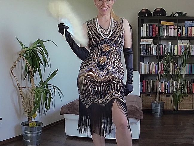 Download: blondehexe - 20er Jahre Girl wichst mit Dir