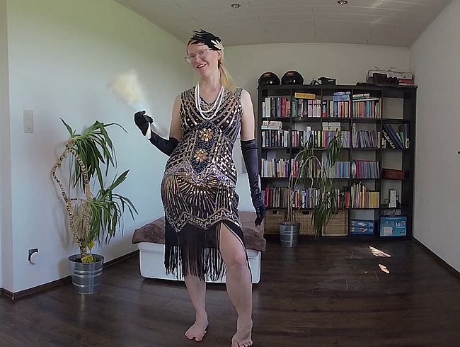 Download: blondehexe - 20er Jahre Girl wichst mit Dir