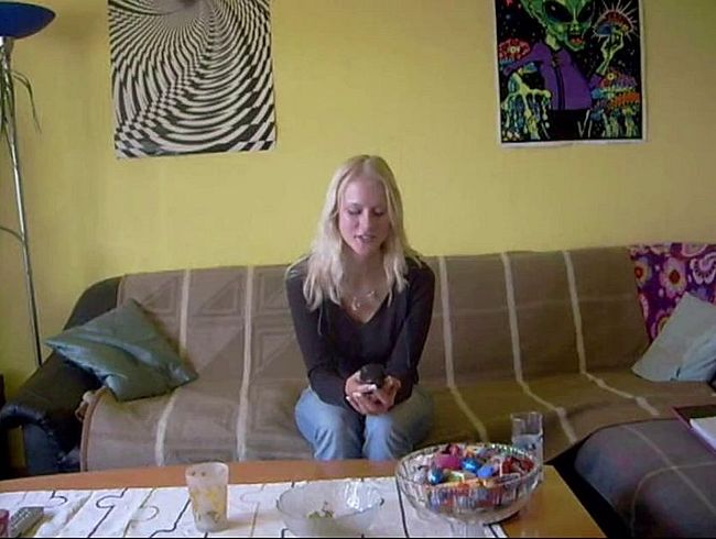 Download: blondehexe - Guten Tag, ich hab vor Ihre Tür gepisst! ;)