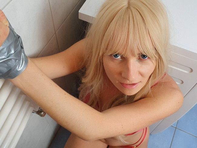 Download: blondes_teen_girl - EXTREM 3-LOCH-BENUTZUNG AN HEIZUNG GEFESSELT! Verbotene Szenen mussten entfernt werden! ANALCREAMPIE