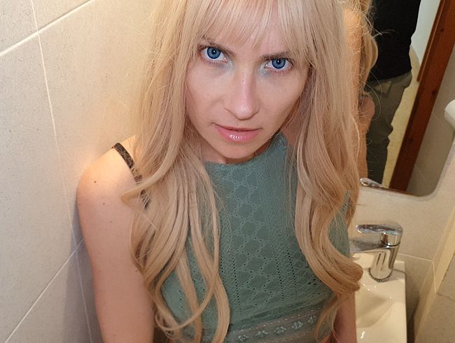 Download: blondes_teen_girl - Aushilfs-Kellner (18+) verpasst mir CREAMPIE beim Restaurant-Besuch!