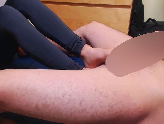 Download: blueboyz - Schwuler Twink, Footjob und Abspritzen