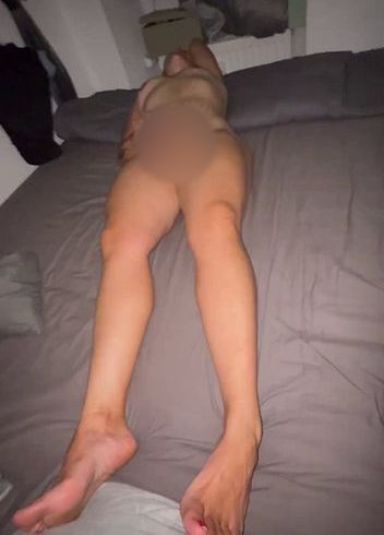 Download: bonieclydeerotik - Nahaufnahme Sex Im Bett Bonie Besorgt Es Sich Krass Und Wird Anschließend Von Mir Gefickt