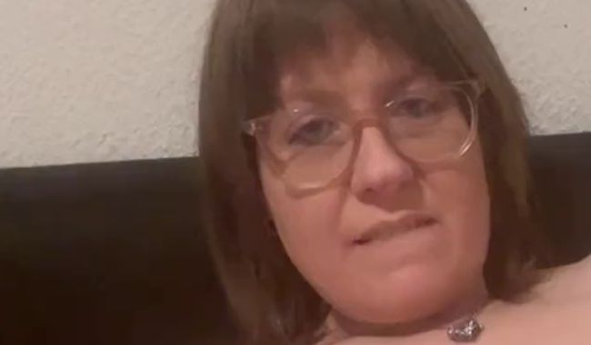 Download: clrapanties - ich spiele mit dem Vibrator an meiner Muschi und stecke mein Finger in Arsch